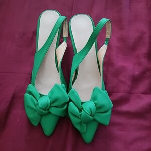 New Directions Vibrant Green Slingback Heels with Bow